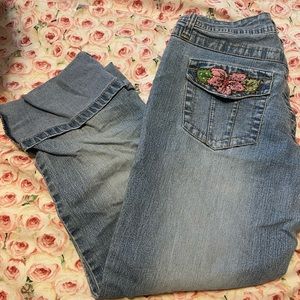 Super cute ¾ length jeans, soft